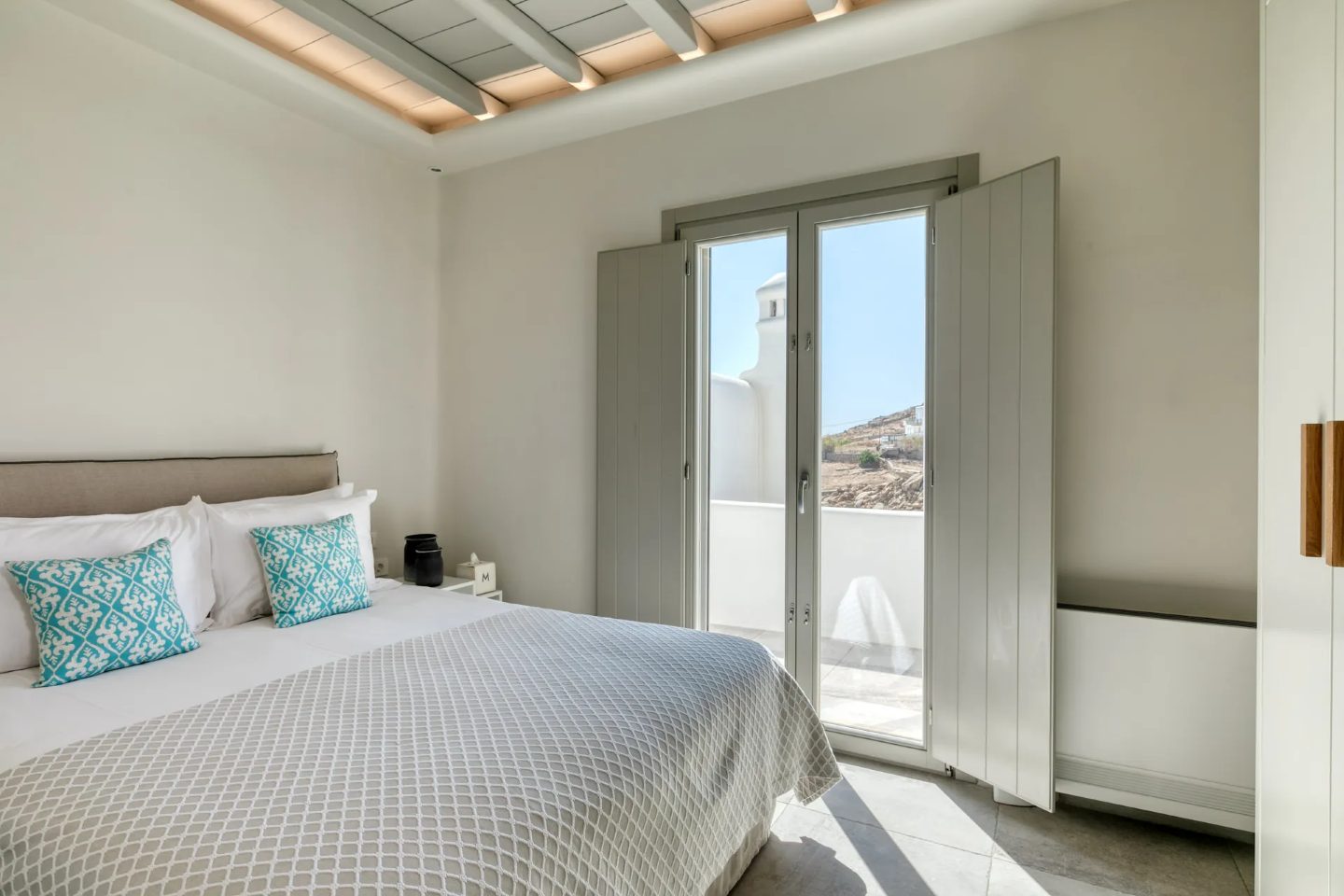 Villa Levandes Mykonos - 4 bedroom property with view & Jacuzzi