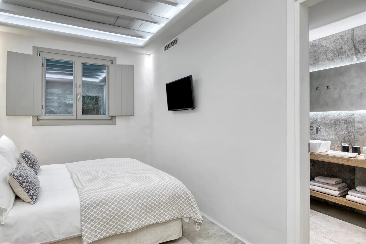 Villa Levandes Mykonos - 4 bedroom property with view & Jacuzzi