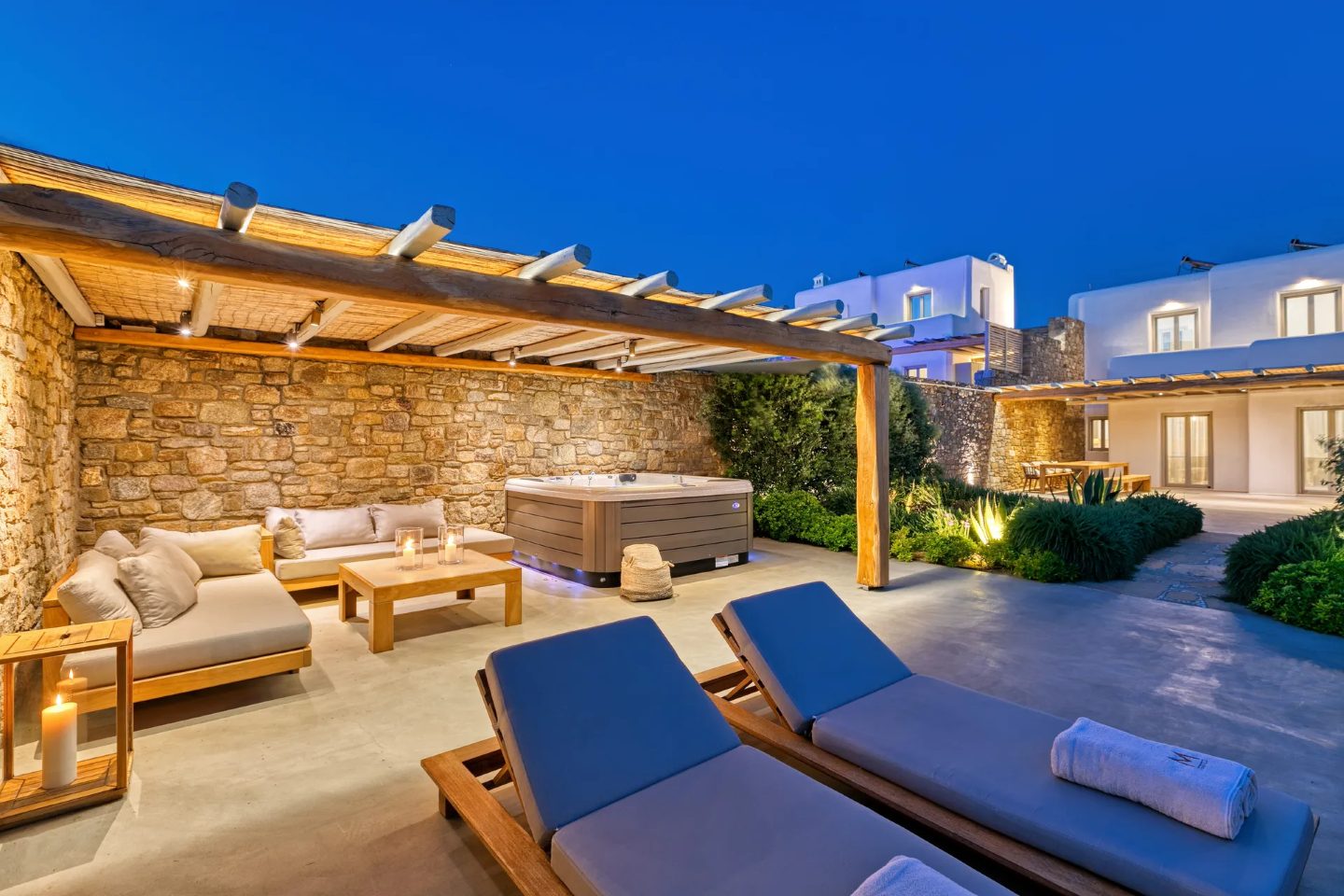 Villa Levandes Mykonos - 4 bedroom property with view & Jacuzzi