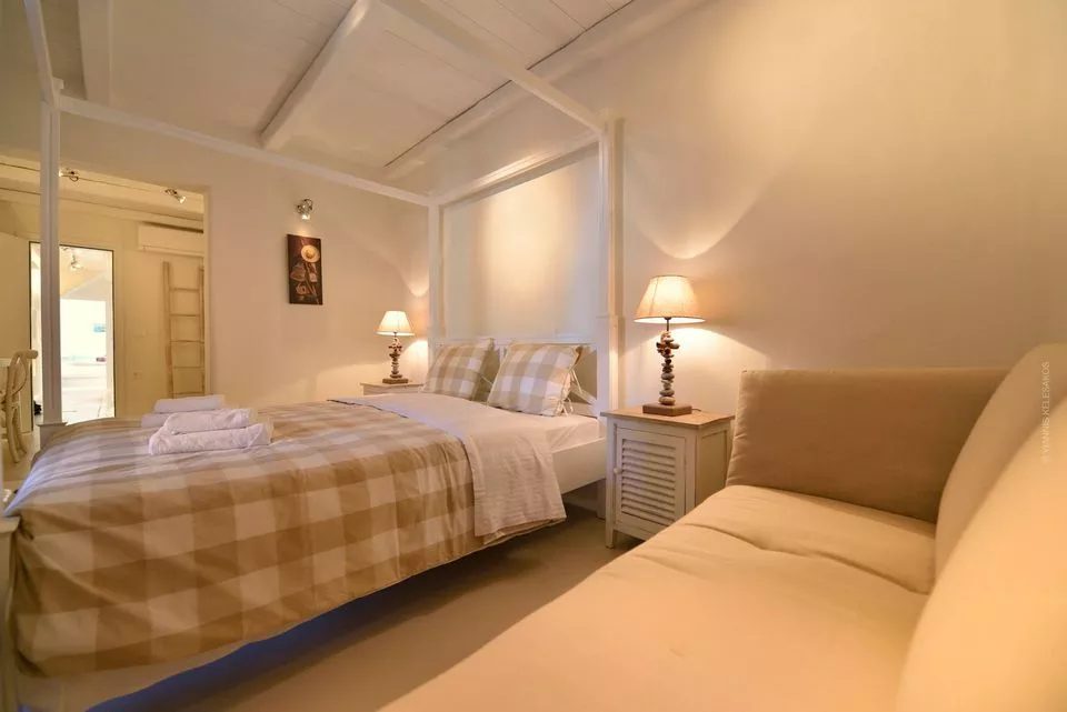 Villa Pathos Mykonos - 4 bedroom family property over Elia Beach