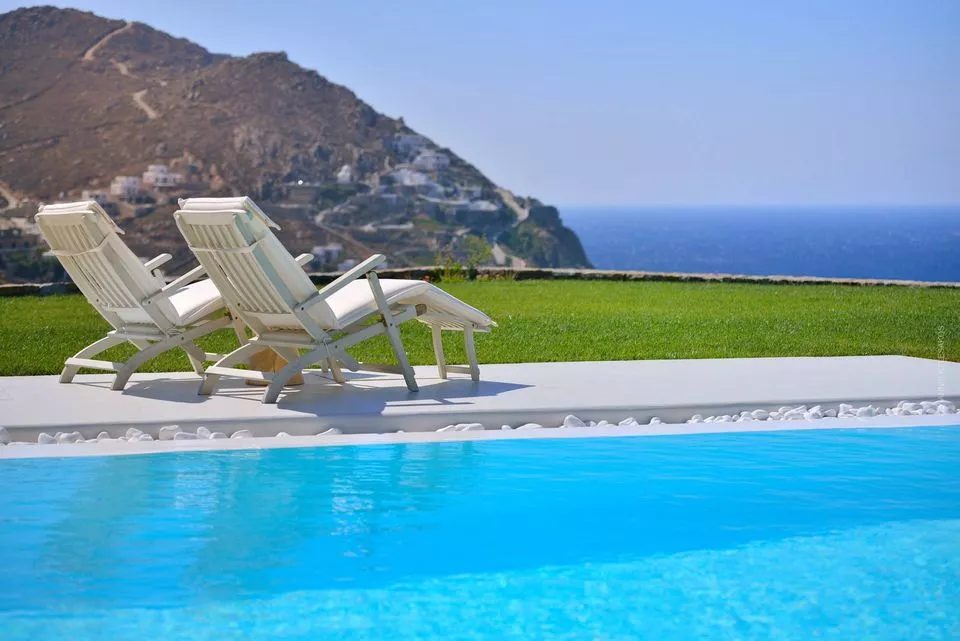 Villa Pathos Mykonos - 4 bedroom family property over Elia Beach