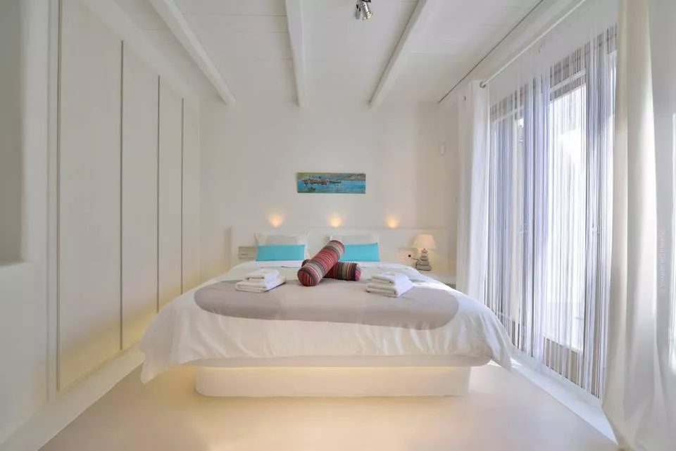 Villa Pathos Mykonos - 4 bedroom family property over Elia Beach