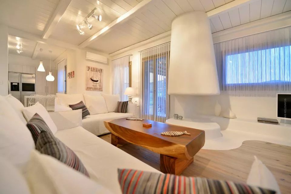 Villa Pathos Mykonos - 4 bedroom family property over Elia Beach
