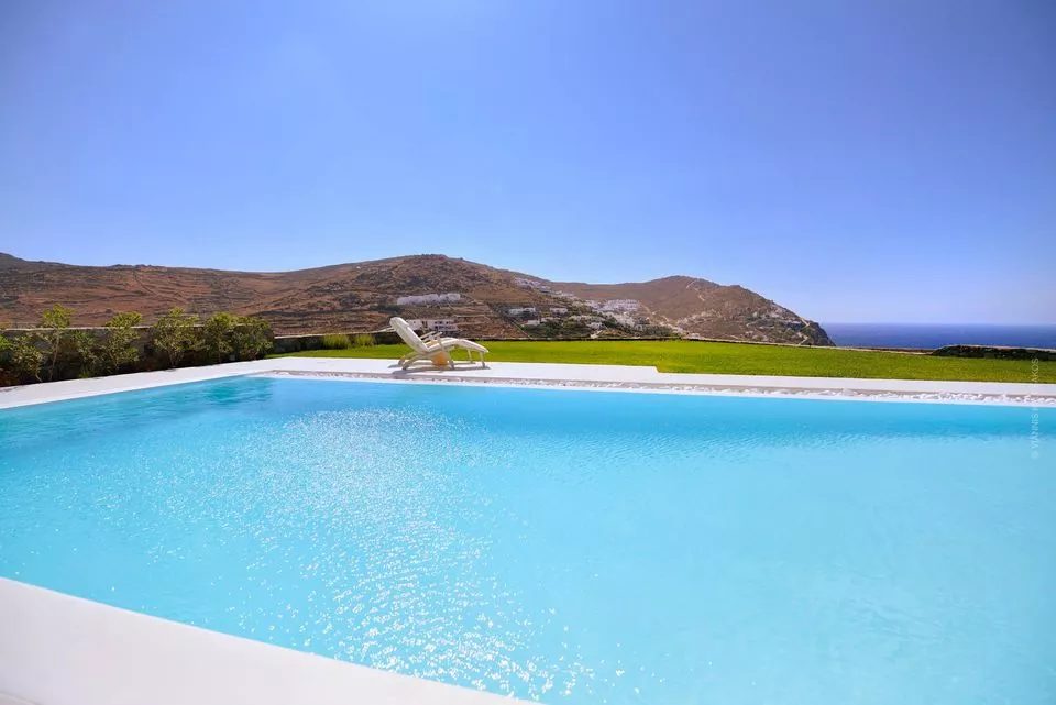 Villa Pathos Mykonos - 4 bedroom family property over Elia Beach