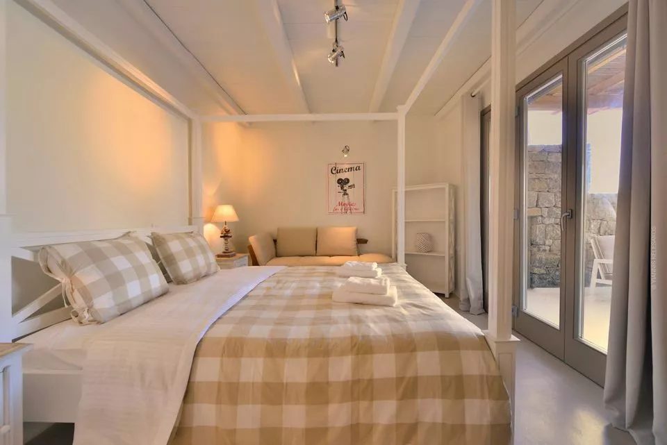 Villa Pathos Mykonos - 4 bedroom family property over Elia Beach