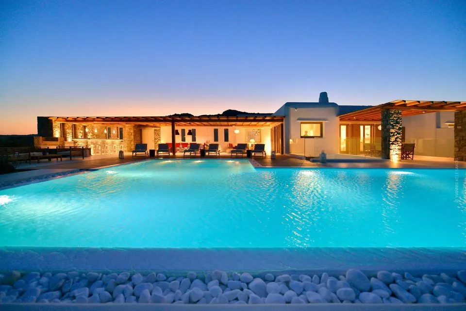 Villa Pathos Mykonos - 4 bedroom family property over Elia Beach