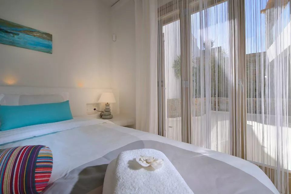 Villa Pathos Mykonos - 4 bedroom family property over Elia Beach