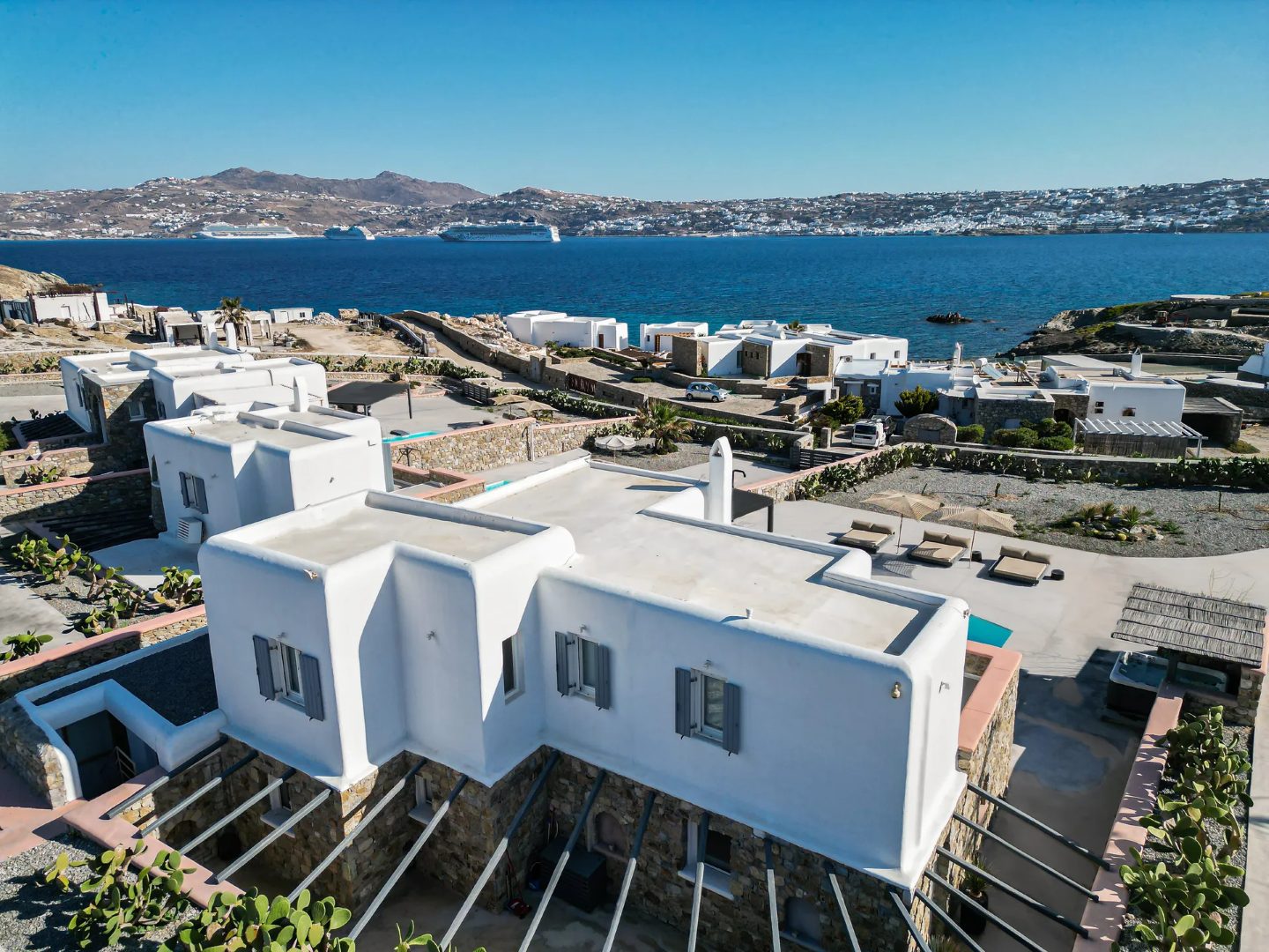 Villa Stone Mykonos - 5 berdoom villa | View of Mykonos Windmills
