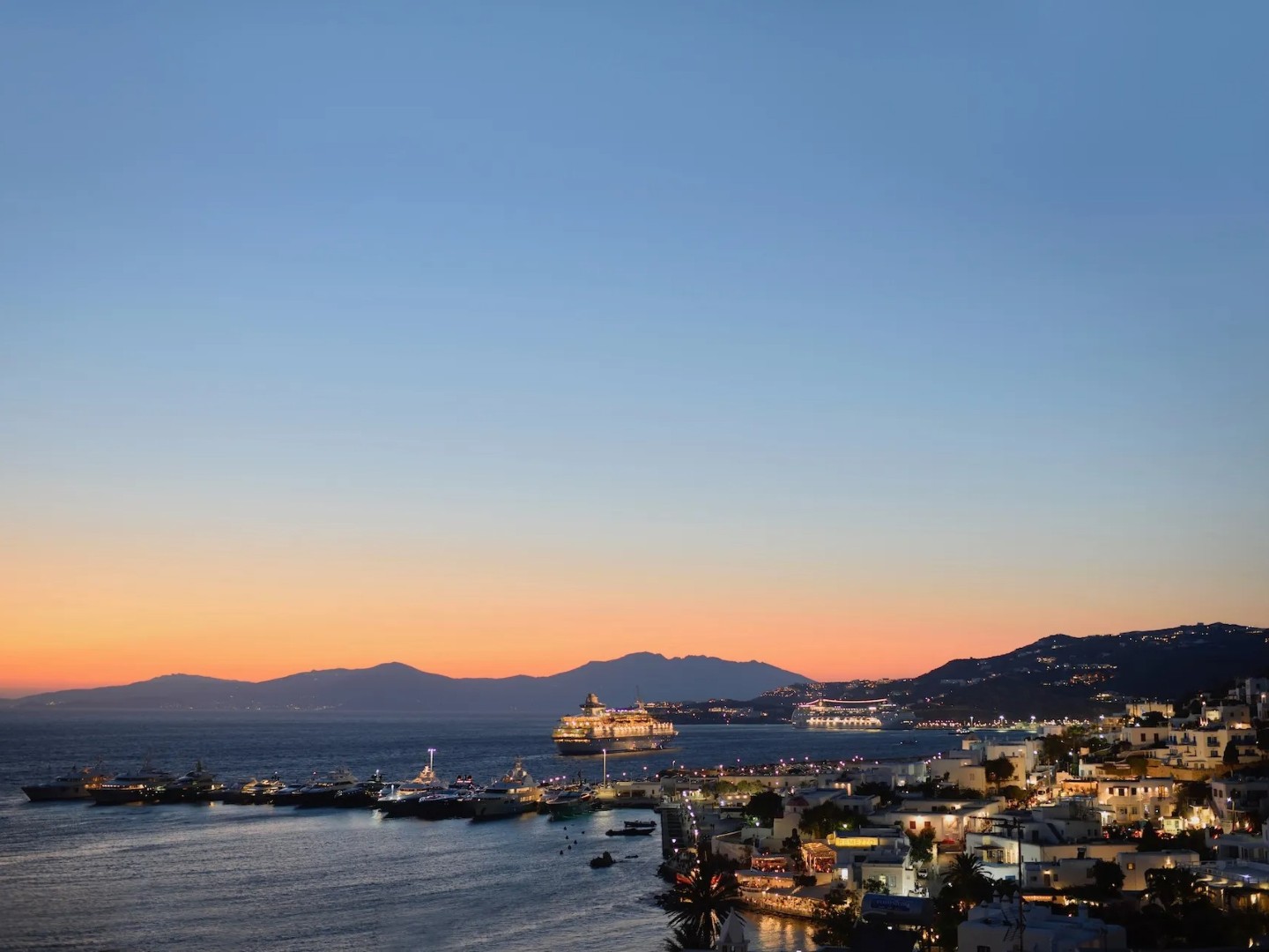 Villa Leonidas Mykonos | 2-Bed Luxury Villa with Pool into Town