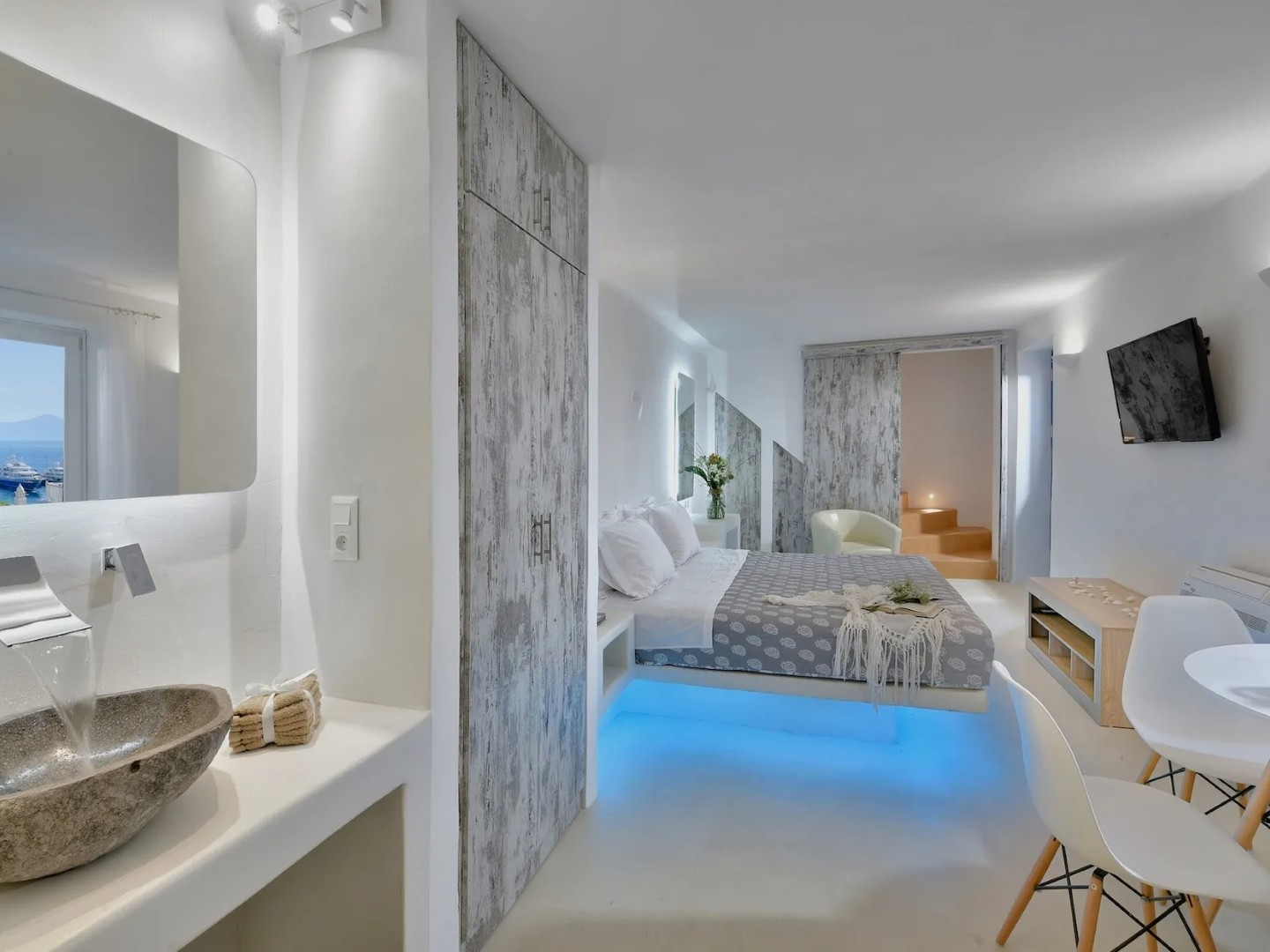 Villa Leonidas Mykonos | 2-Bed Luxury Villa with Pool into Town