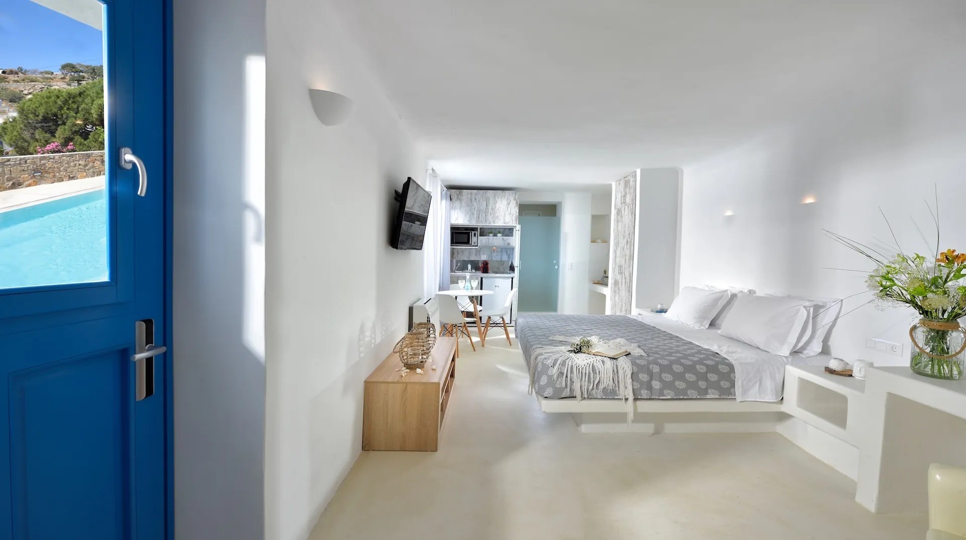 Villa Leonidas Mykonos | 2-Bed Luxury Villa with Pool into Town