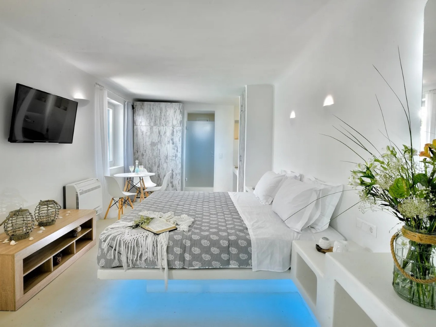 Villa Leonidas Mykonos | 2-Bed Luxury Villa with Pool into Town