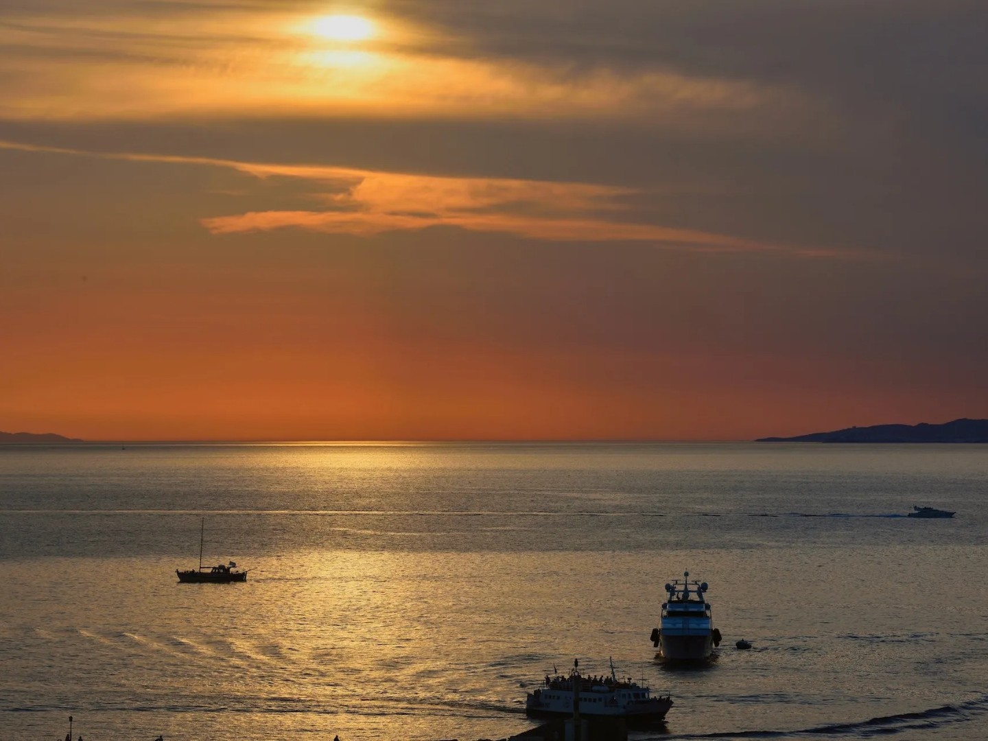 Villa Leonidas Mykonos | 2-Bed Luxury Villa with Pool into Town