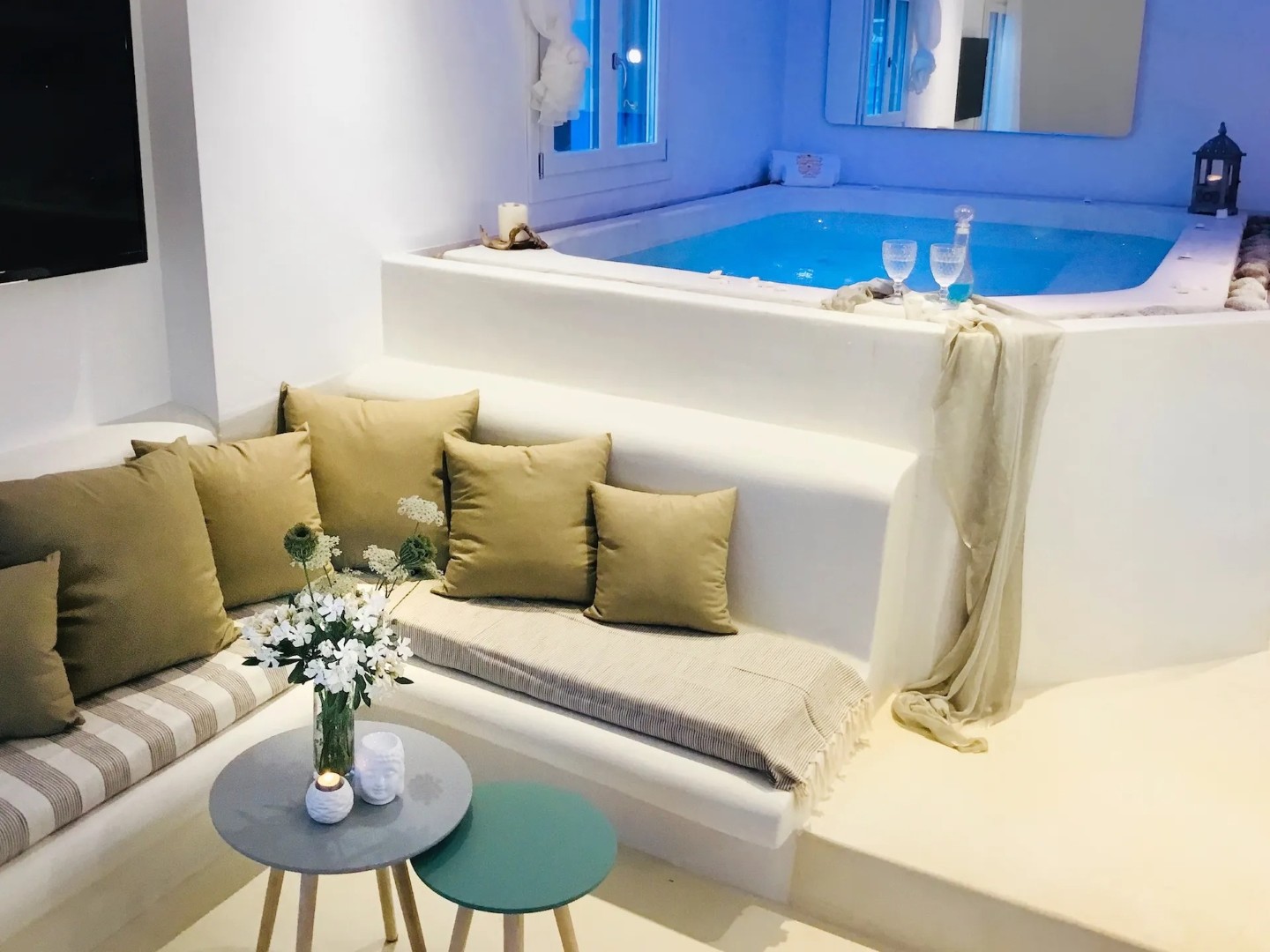 Villa Leonidas Mykonos | 2-Bed Luxury Villa with Pool into Town