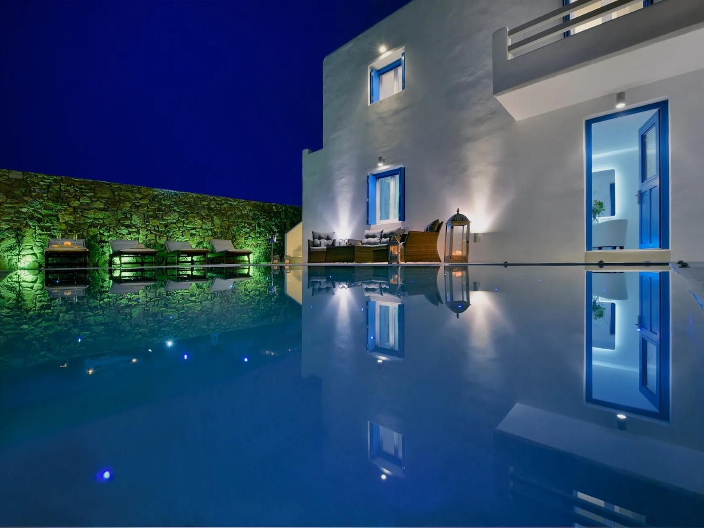 Villa Leonidas Mykonos | 2-Bed Luxury Villa with Pool into Town