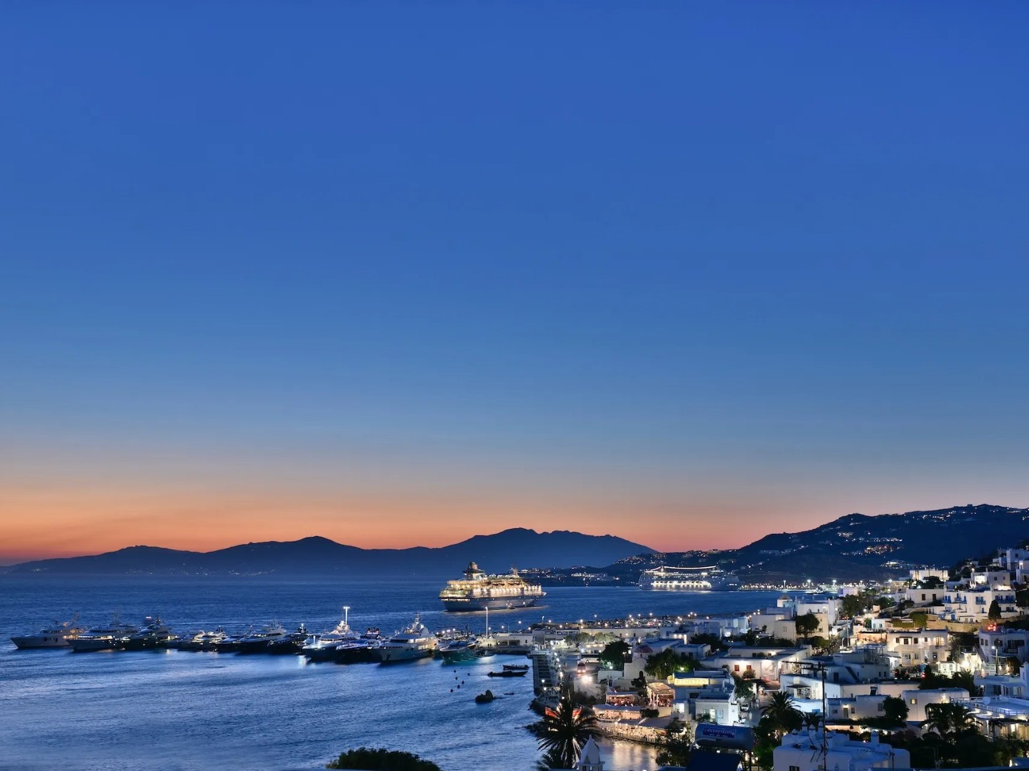 Villa Leonidas Mykonos | 2-Bed Luxury Villa with Pool into Town