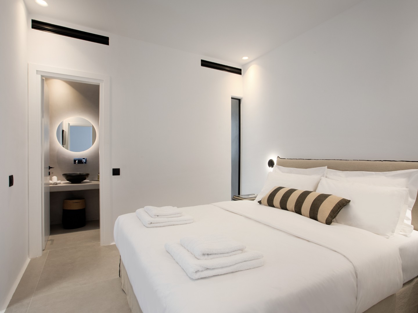Villa Miracle Mykonos | Luxury Villa for 11 guests at Super Paradise